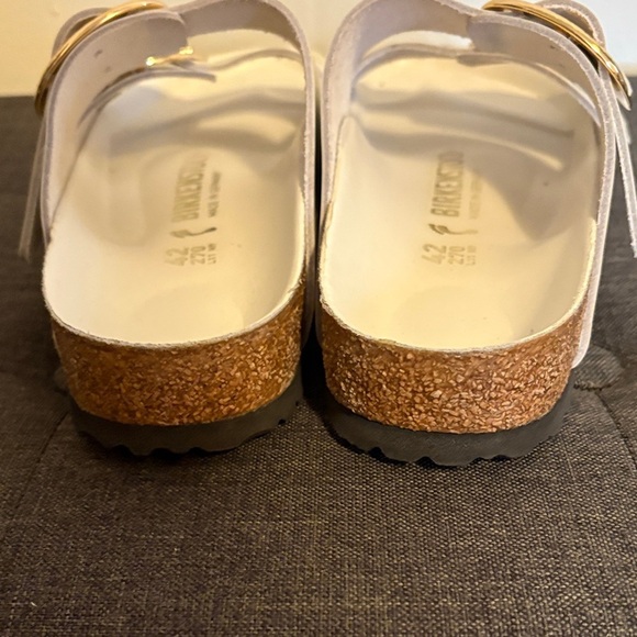 Birkenstock bid buckle Cream Sandals with Gold Buckles - Picture 5 of 9